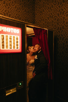 stress-free bride and groom at downtown kansas city wedding