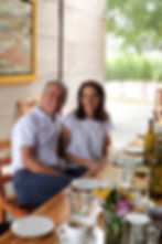Pareja degustando vinosDegustación en restaurante