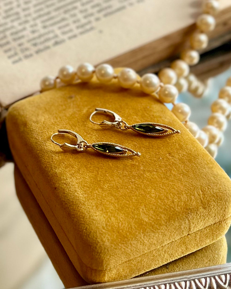 Thumbnail:  Vintage Green Glass Earrings TVAE44