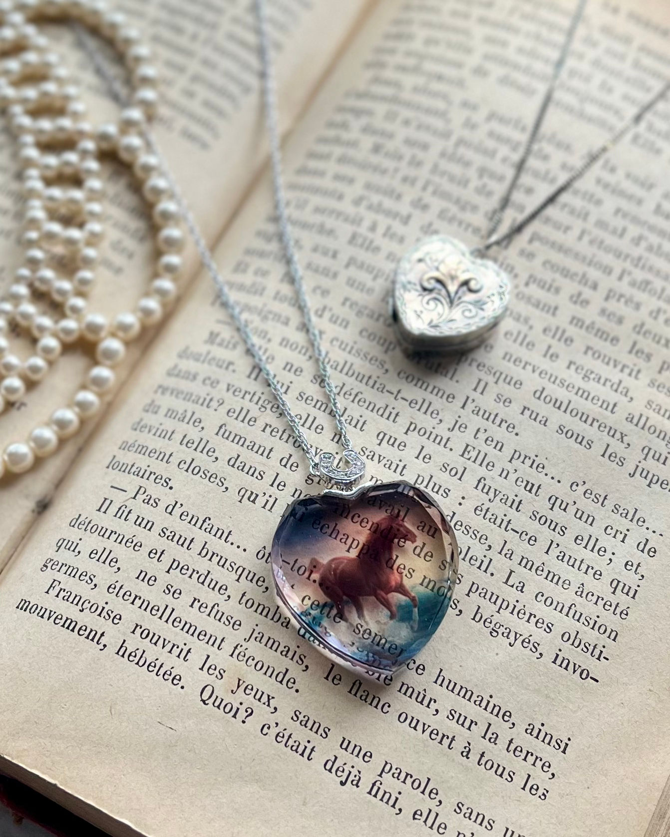 Vintage Faceted Crystal Heart Horse Pendant Necklace TVN89
