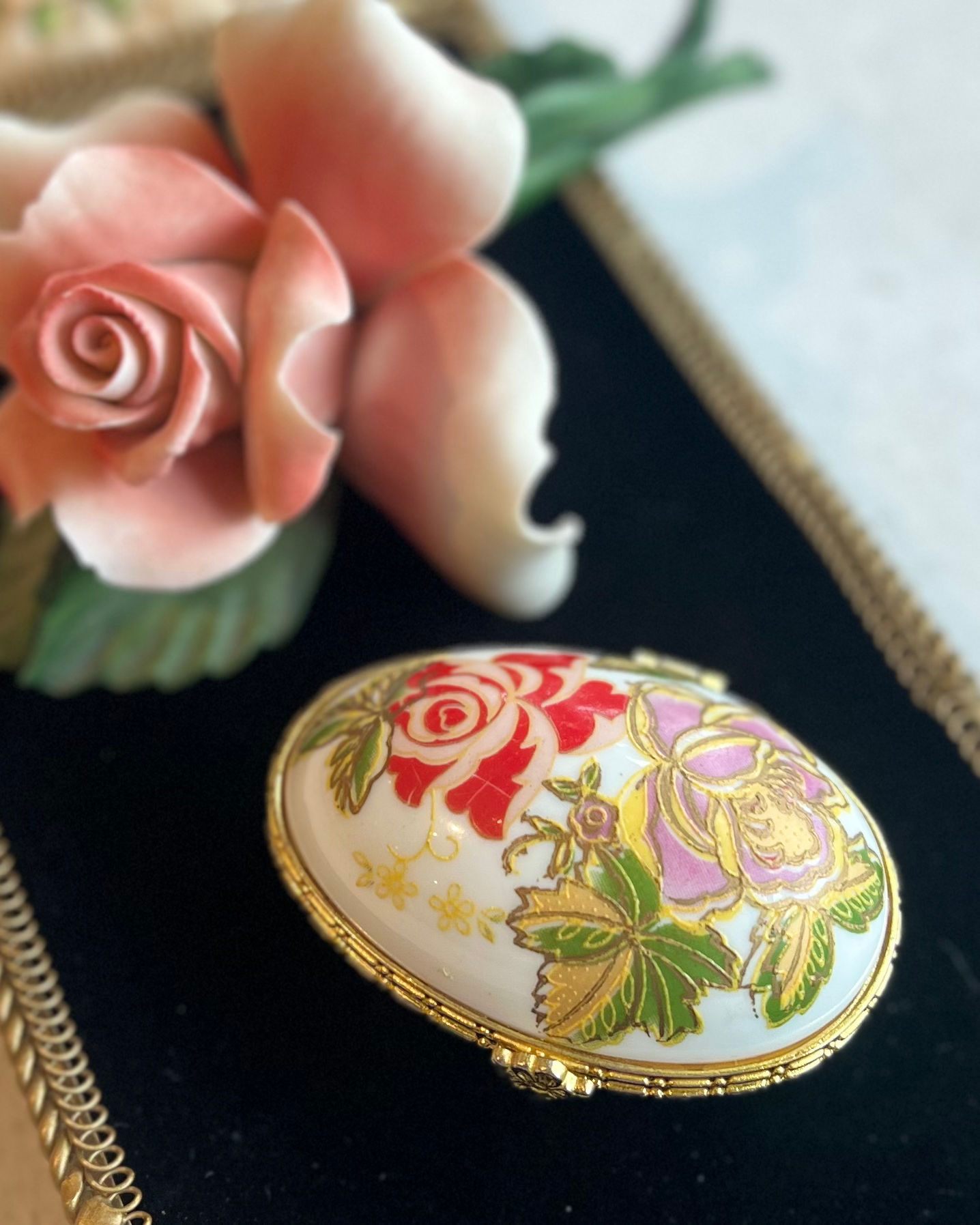 Vintage Hand-Painted Floral Porcelain Gilt Trim Keepsake Box TV29