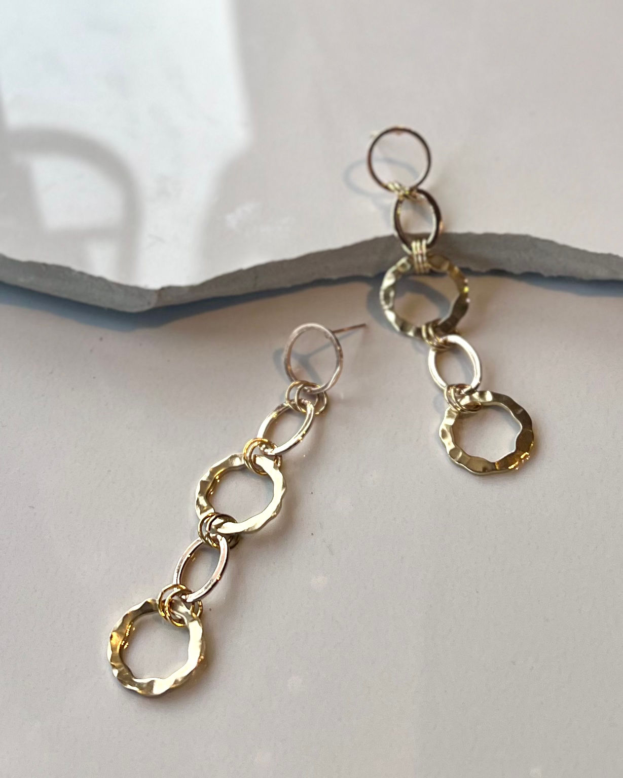FRÜG Hammered Brass Loop Earrings FEJ26