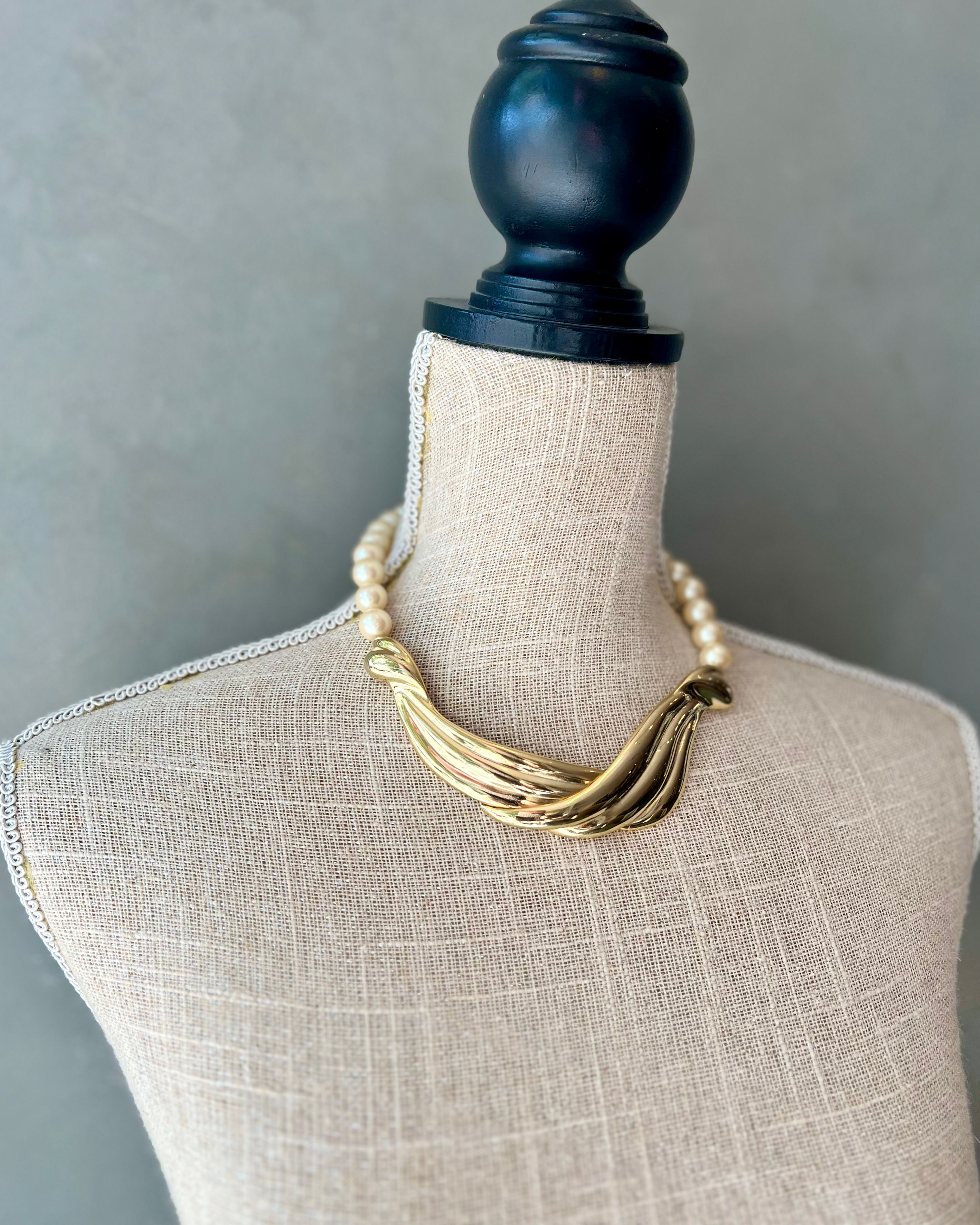 Vintage 1980s Gold-Tone Faux Pearl Statement Necklace TVAN15