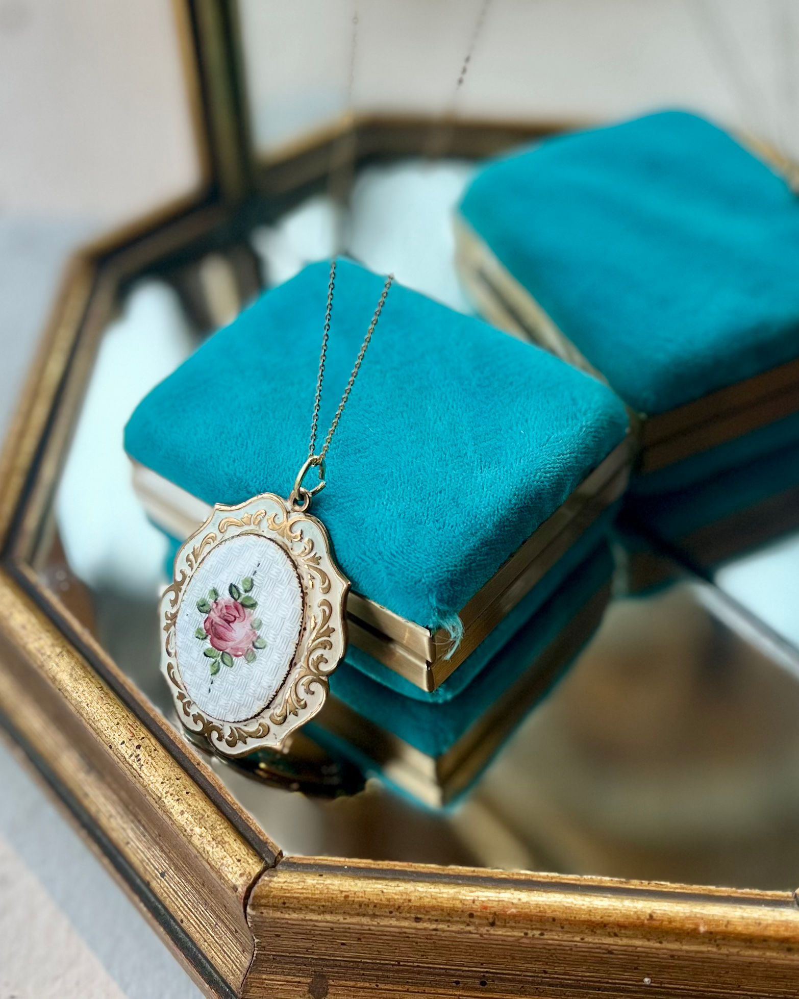 Victorian 14K Goldfilled Hand-Painted Enamel Locket TVN27