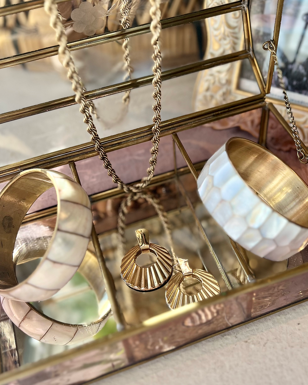 Thumbnail: Vintage Faceted Shell Bangle TVB30