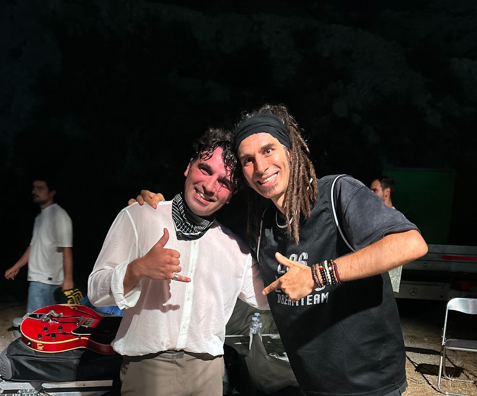 George Zervos & THE SWINGIN' CATS μαζί με τους Locomondo ξεσήκωσαν το Γαλάτσι σε μια μοναδική καλοκαιρινή συναυλία.