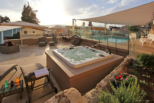 הגג והבריכה3.jpg