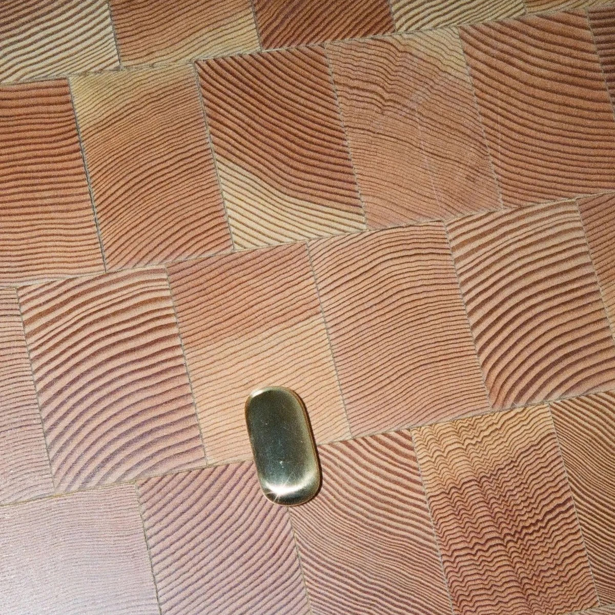 OVAL KNOB