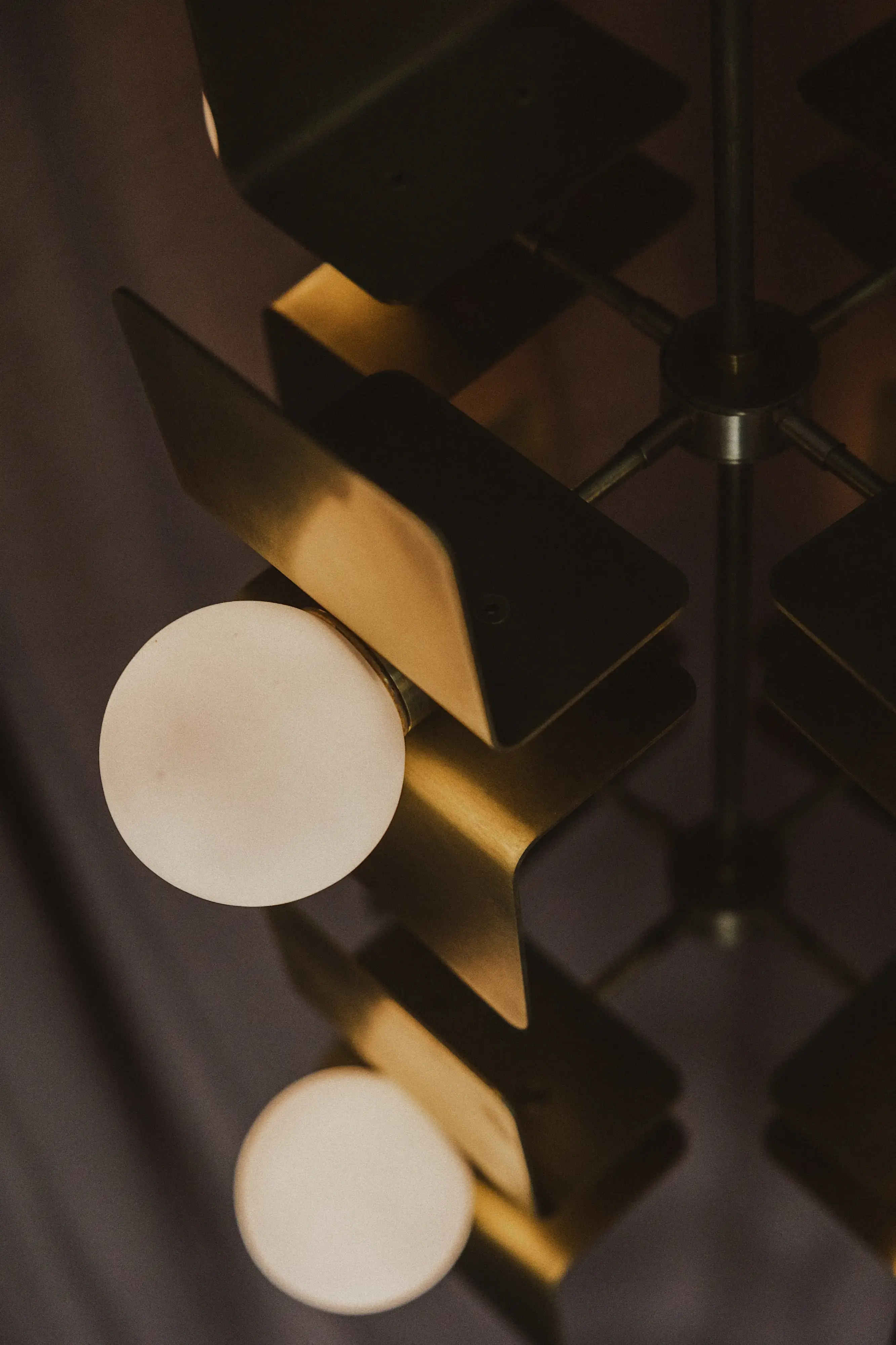 LAPEL CHANDELIER