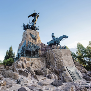 Monumento ecuestre heroico: Estación Mendoza