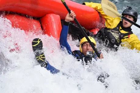 Kayakistas en rápidos, Estación Mendoza
