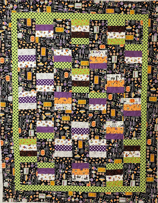 Halloween quilt longarm by Apple Basket Quilting.jpg