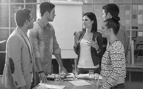 Nosotros. Somos una institución con un fuerte compromiso formativo del Ser y educativo del Hacer de personas y organizaciones.
