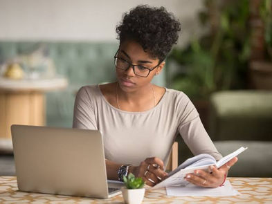 Mulheres pernambucanas podem concorrer 5 mil bolsas de estudo gratuitas para se capacitar em tecnologia no Santander Code Girls