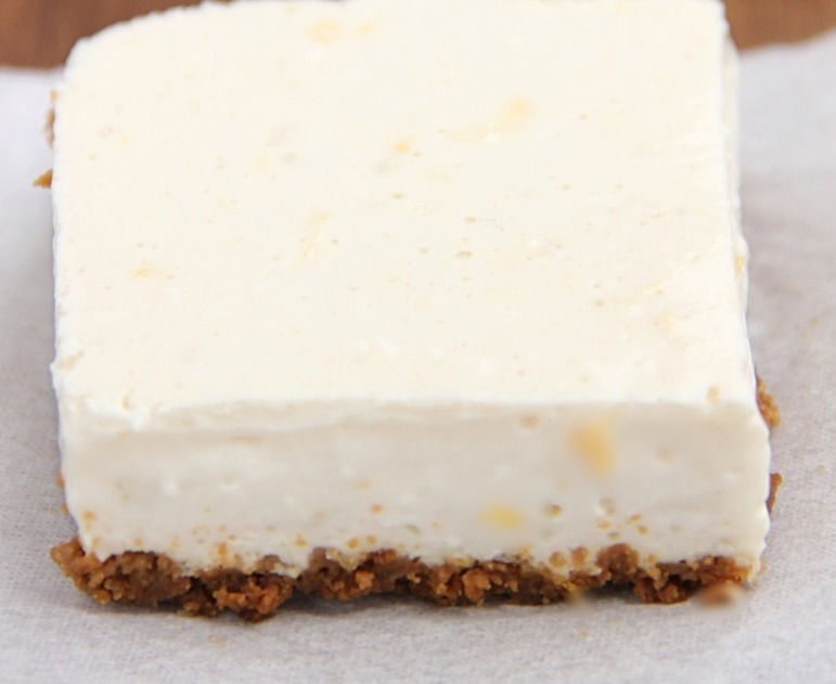 Thumbnail: Full Cheesecake with fruit