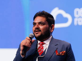 Vedaska founder Skannd Tyagi speaking at Cloud City forum panel on smart infrastructure and AI systems.