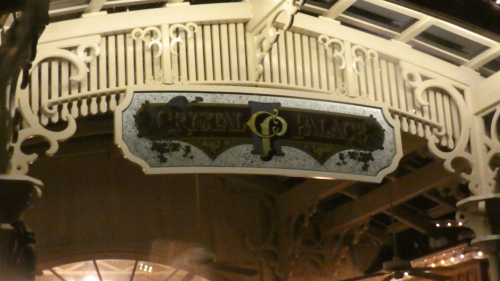What Food is Available At The Crystal Palace in Disney's Magic Kingdom?