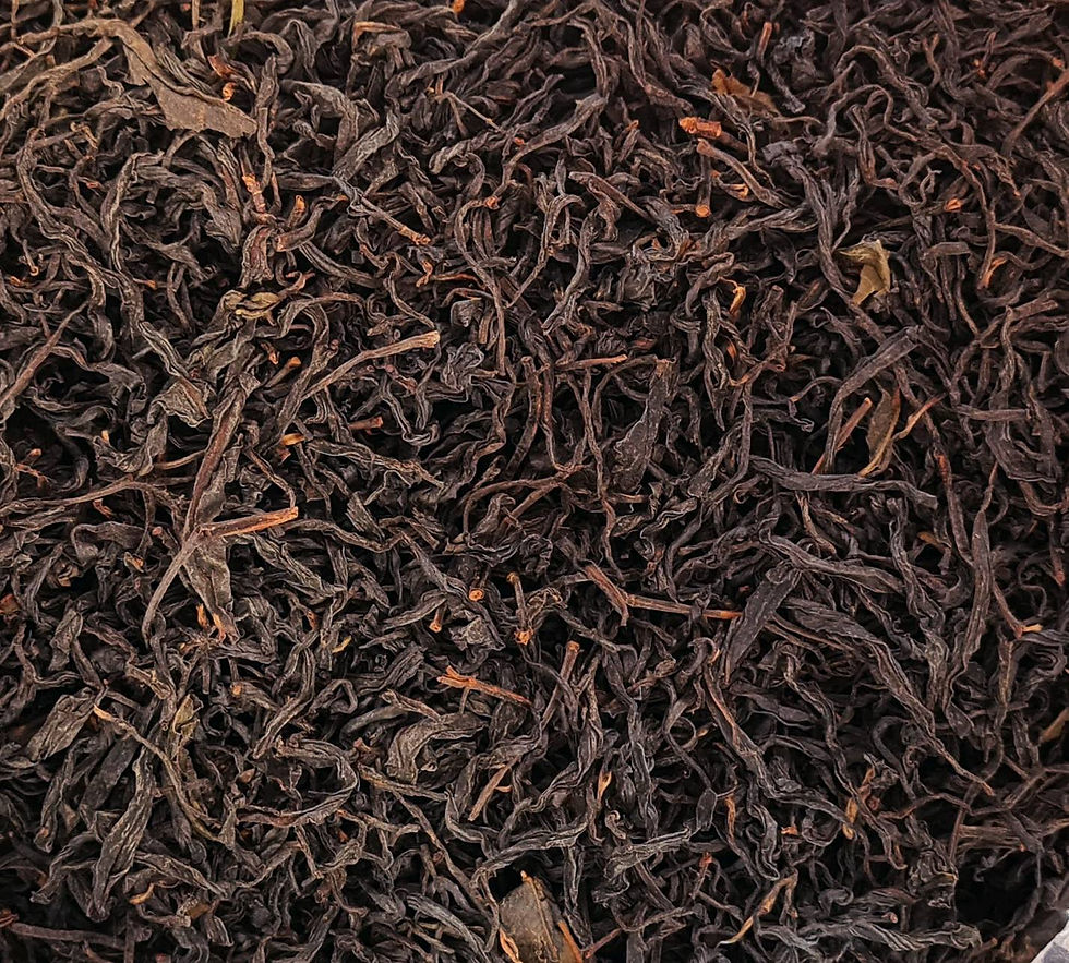 Thé noir avec des arômes éclatants de longane et de rose, sublimée par une note mielleuse en fin de bouche.