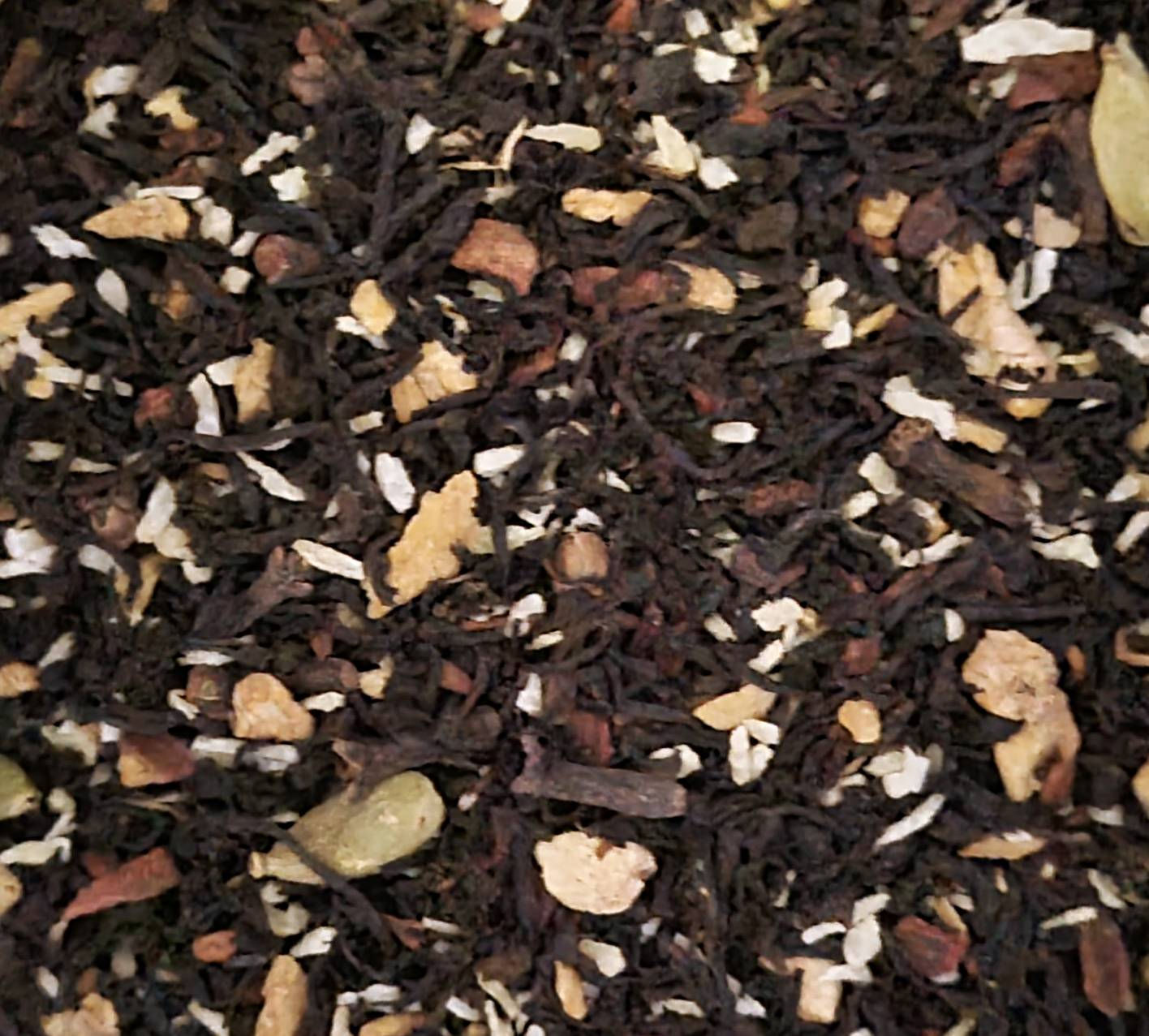 Thé noir qui allie les épices à la douceur sucrée de l'ananas et à la richesse crémeuse de la noix de coco.