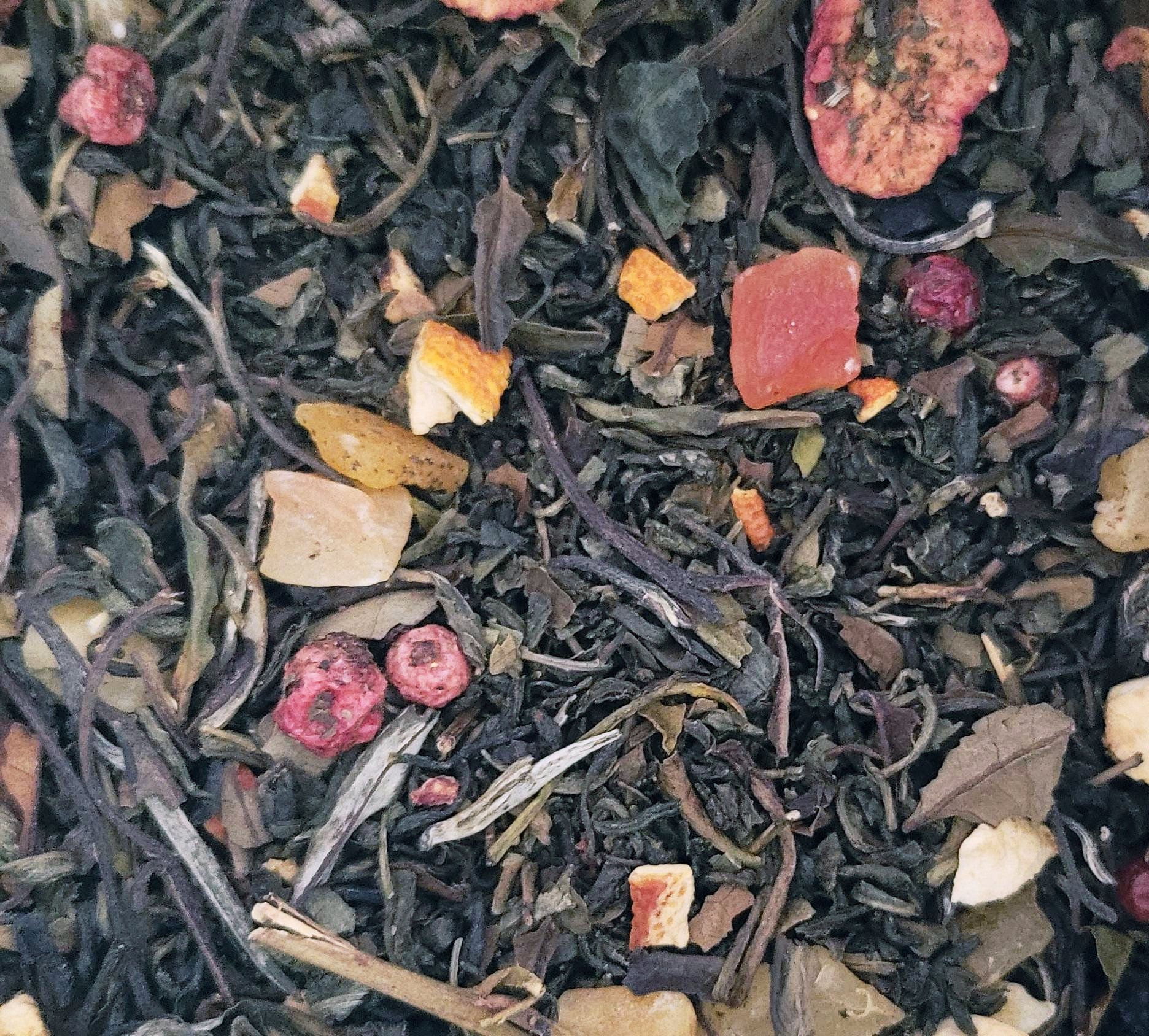 Thé blanc délicat où le litchi s'exprime pleinement, rehaussé par une touche de jasmin et des morceaux de fruits exotiques.