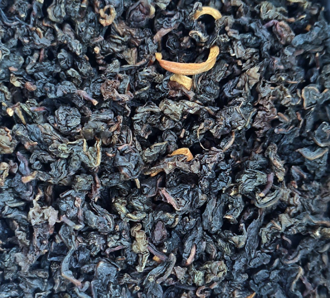 Thé Wulong qui combine parfaitement les saveurs délicates de la vanille crémeuse, du caramel doré et de la fleur d'oranger.