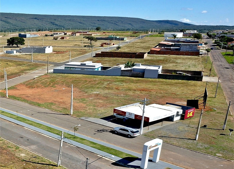 Rua principal do bairro Jardim Imperial em Caldas Novas