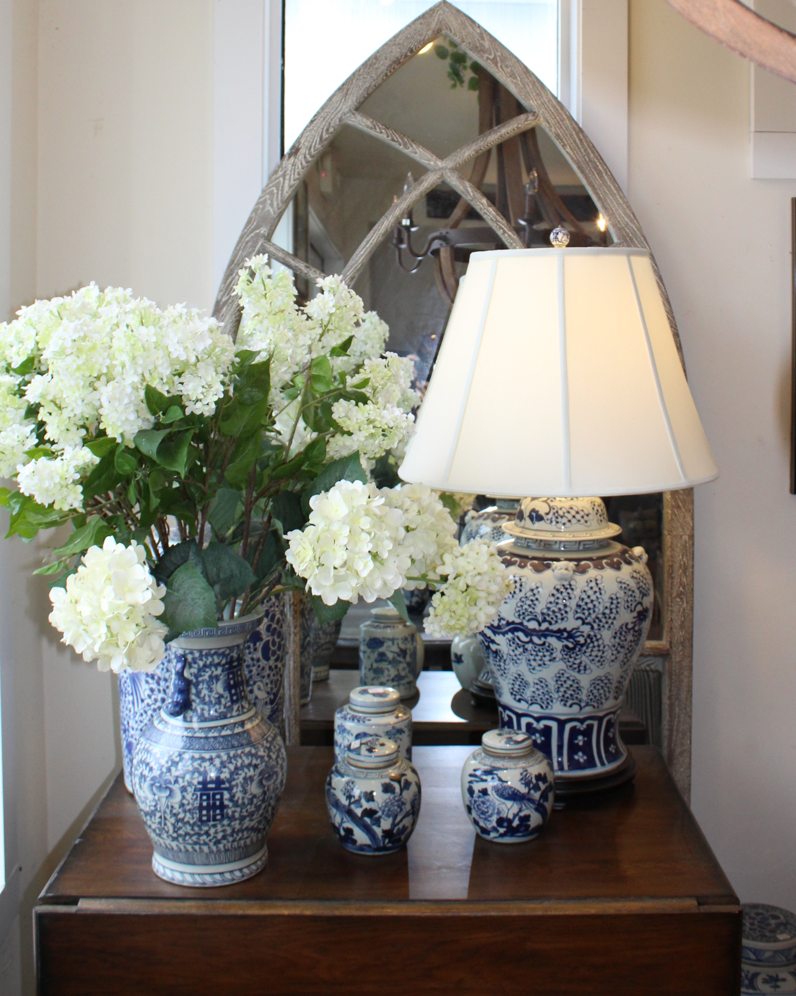 Blue & white vignette
