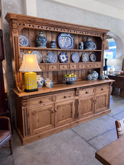 8' hutch