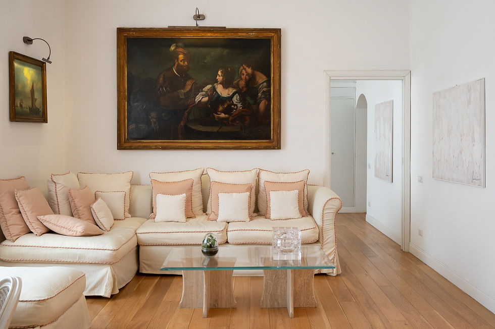 foto di interno di un salotto di un appartamento zona Roma centro