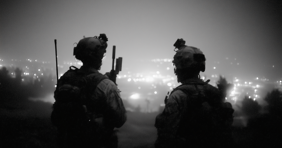 u6968219617_httpss.mj.runqvyFta08NXY_grainy_black-and-white_pho_067edc91-1679-43c2-b40a-4e9c2621aa46 1