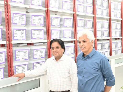 नवीनतम राजस्‍व रिकार्ड रूम को देखने पहुंचे पूर्व संभागायुक्‍त प्रभात पराशर