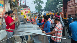 निगमायुक्त प्रीति यादव के निर्देश पर

यातायात में बाधक अवैध अतिक्रमण हटाने की गई कार्रवाई