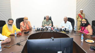 पितृपक्ष में गणपति का विसर्जन समाज के लिए हानिकारक.
संतों ने अनंत चतुर्दशी के दिन ही गणपति की प्रतिमाओं का
विसर्जन करने की अपील.