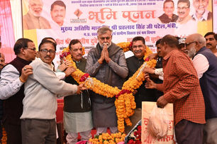 पंचायत एवं ग्रामीण विकास मंत्री  प्रहलाद पटेल ने किया महगवां पिपरिया में परियट नदी पर 8 करोड़ की लागत से बनने वाले पुल का शिलान्‍यास।