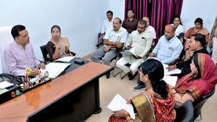 जबलपुर शहर अब ले रहा है महानगर का स्वरूप महापौर जगत बहादुर सिंह ‘‘अन्नू’’मेयर इन काउंसिल बैठक में शहर हित में महात्वपूर्ण निर्णय लिये गए - महापौर जगत बहादुर सिंह ‘‘अन्नू’’