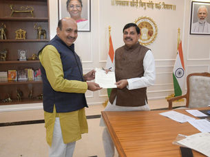 जबलपुर कैंट विधानसभा क्षेत्र के विधायक अशोक ईश्वर दास रोहाणी ने जबलपुर में डेरी साइंस एंड फूड टेक्नोलॉजी कॉलेज के स्थापना प्रस्ताव पर की चर्चा और सौंपा अनुरोध पत्र ।