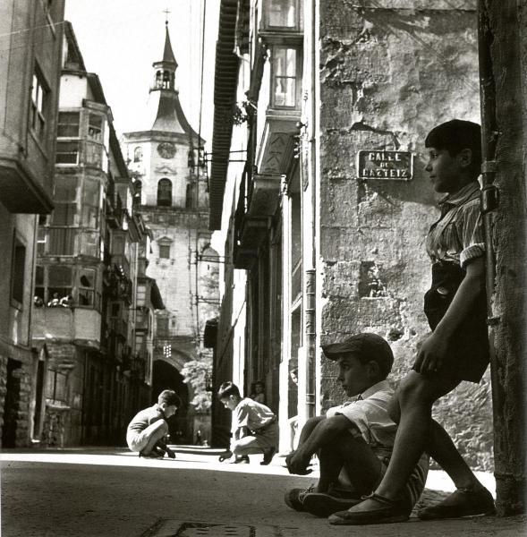 6_niños_jugando_en_la_calle_de_-_copia.jpg
