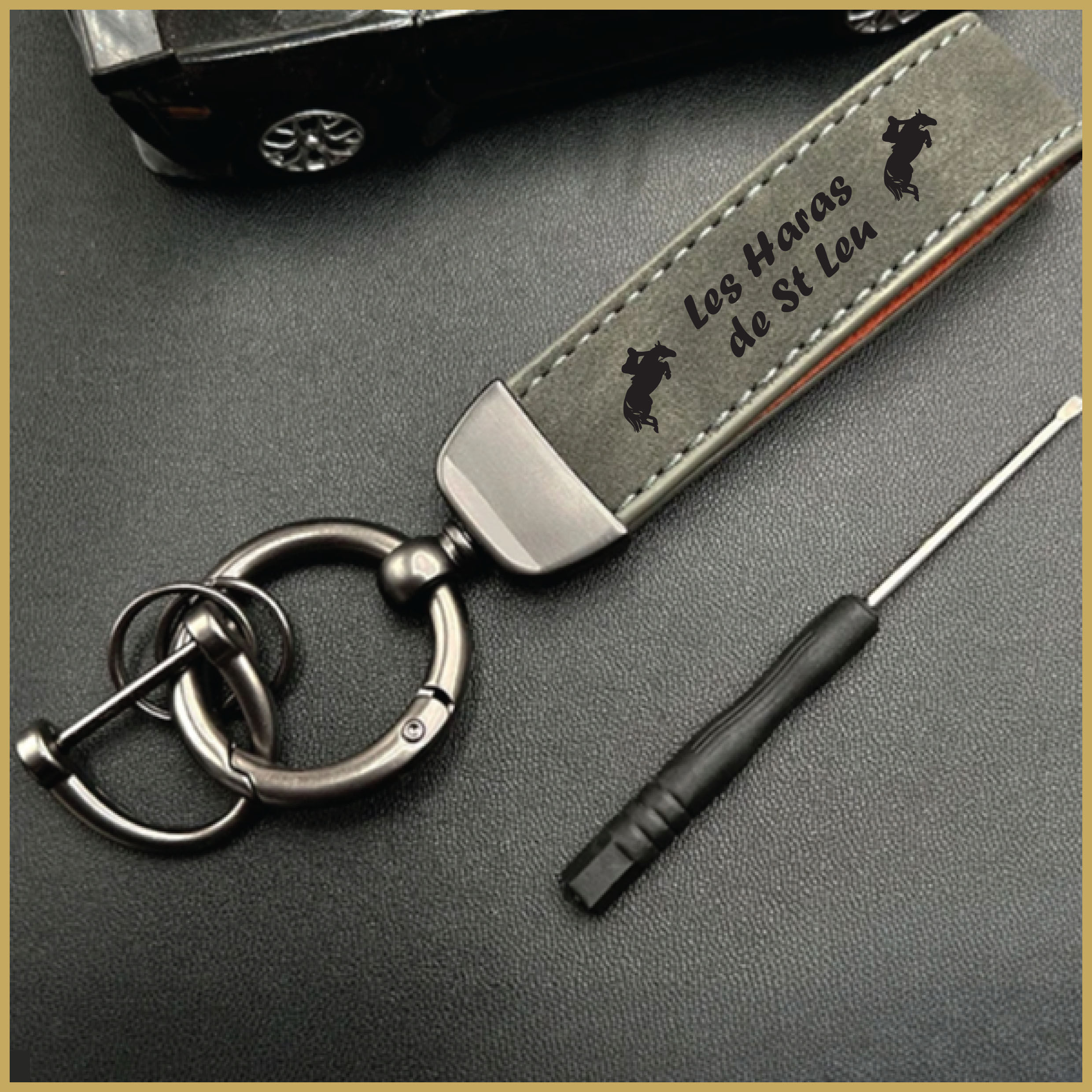 PORTE CLEF cuir et métal LES HARAS DE ST LEU