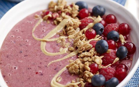 Berry Cashew Smoothie Bowl