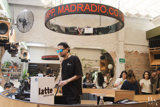 Entre café, vinilos y un buen parche: así fue Latte Sessions Medellín.