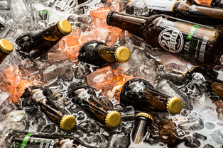 EL JARDÍN DONDE FLORECIÓ JARRONES DE CERVEZA.