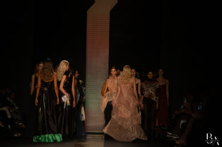 Cierre de Colombiamoda 2024: La Elegancia Atemporal de Sandra Weil con Kintsugi