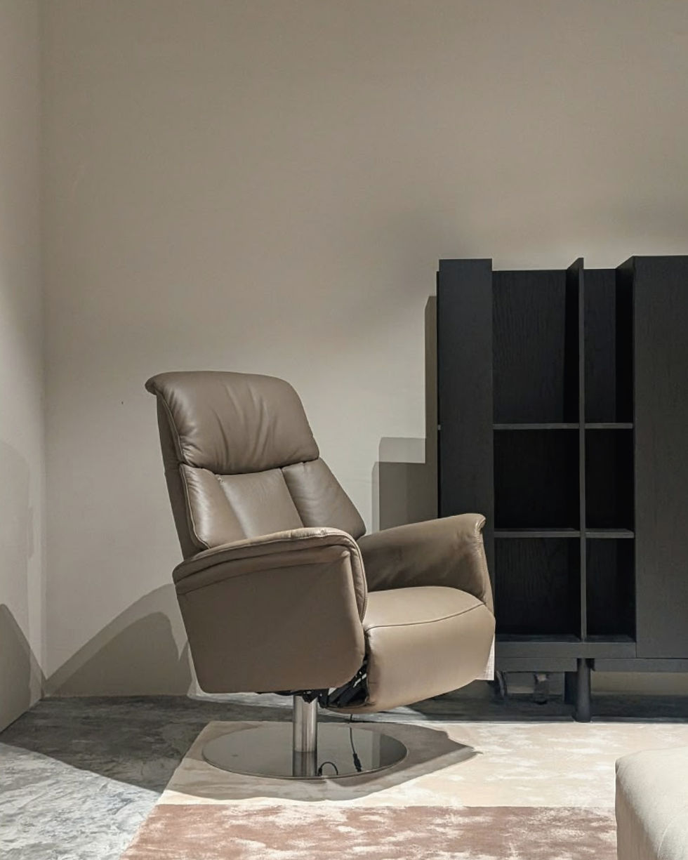 Thumbnail: Rolig Recliner