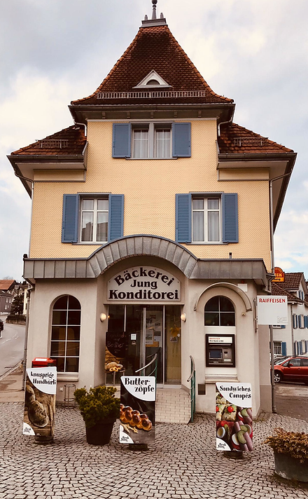 Haus Frontansicht Laden Beck Jung