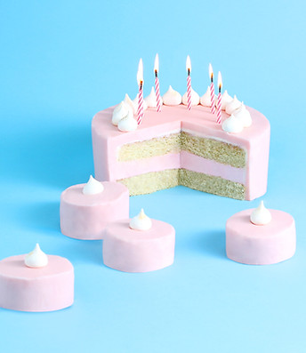 Pastel de cumpleaños de color rosa