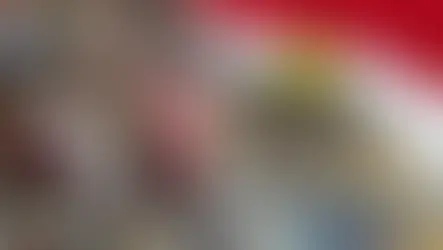 Red and white scooter indoors with a warning sign. Text: "Please read if renting a scooter in Bali." Indonesian flag background.