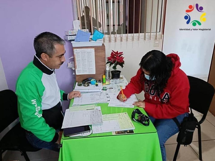 MAESTROS RECIBEN APOYO POR PÉRDIDAS HUMANAS