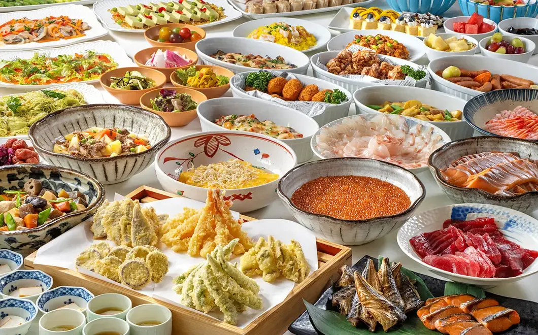 豐富和多元的料理，有天婦羅、鮭魚卵等菜餚