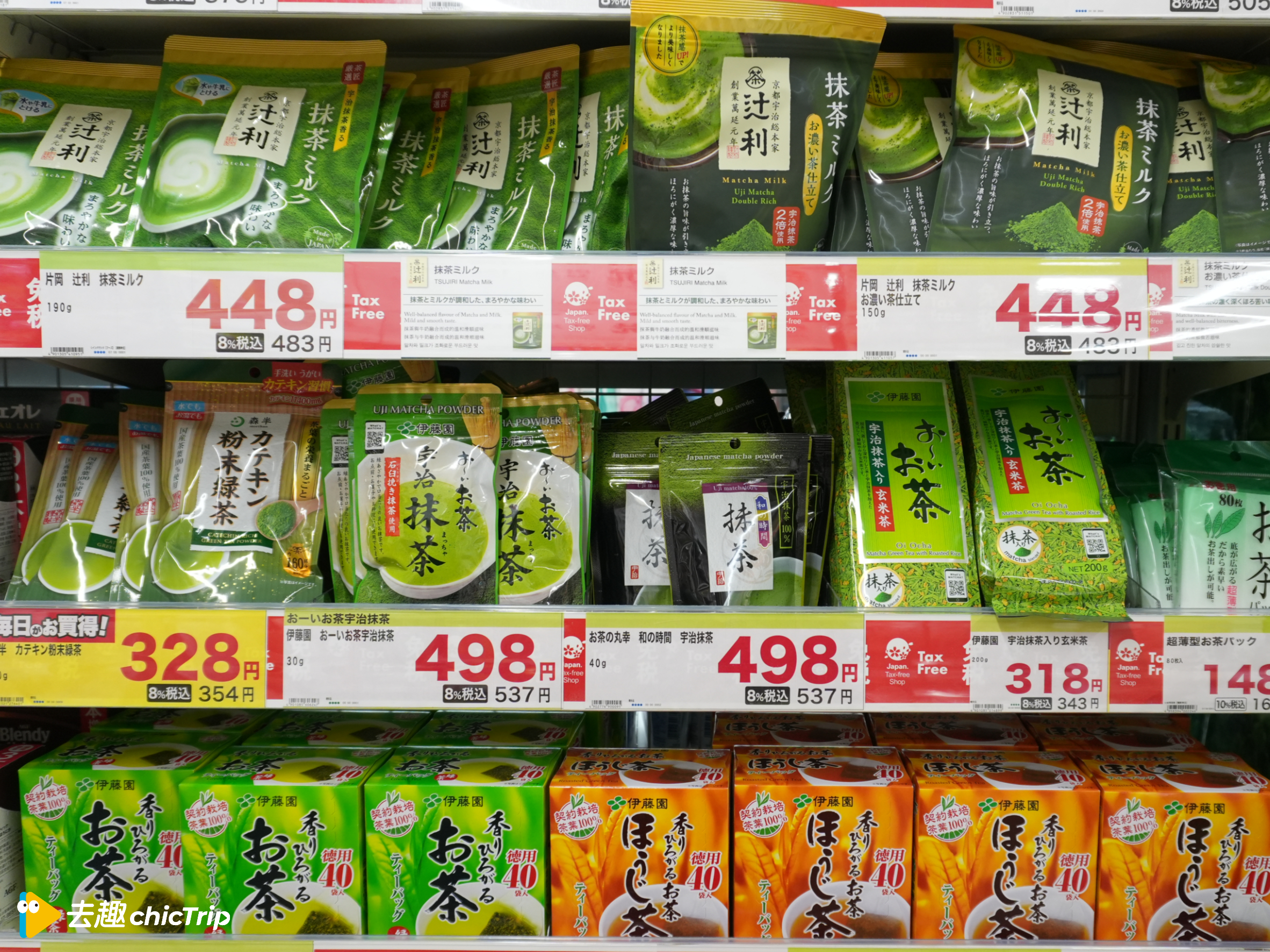 SUGI 藥局 上野御徒町店店內會根據季節更換的零食甜點