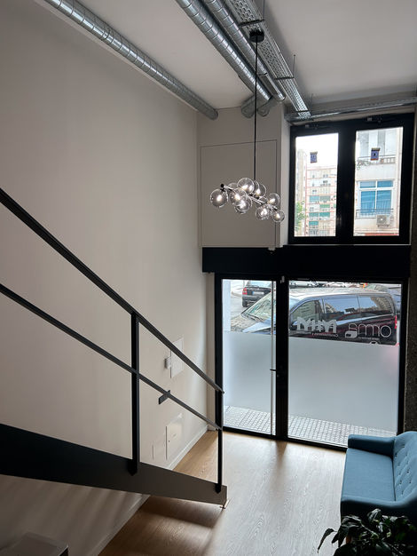 Vista del interior del Local Comercial MTM, diseñado con un enfoque funcional y contemporáneo.